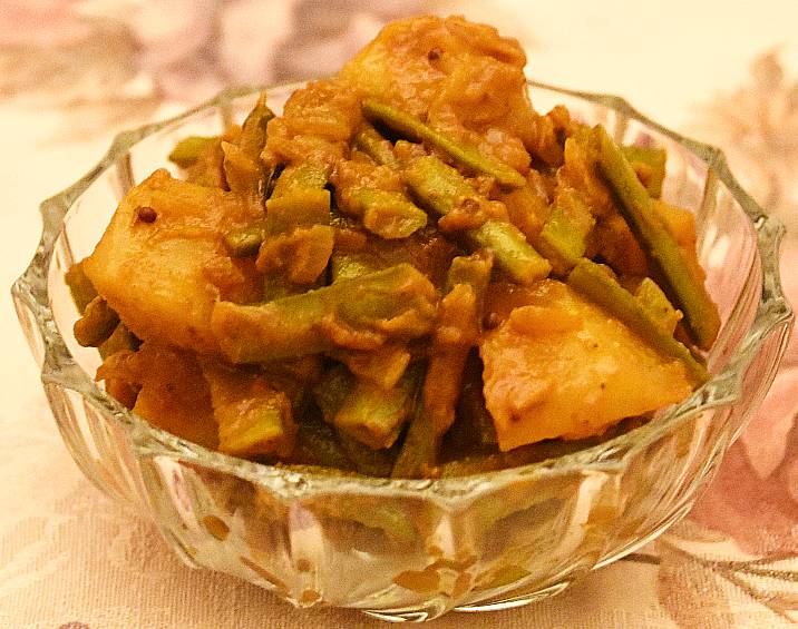 Guvar Batata nu Shaak - Cluster beans and potato curry