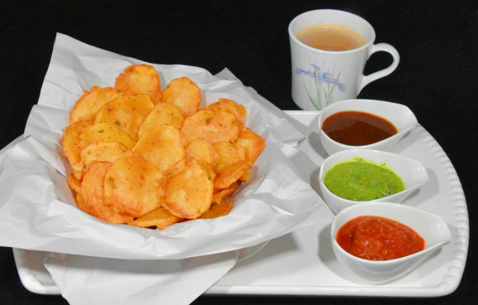 Potato Bajia with chutney and hot tea, perfect afternoon snack